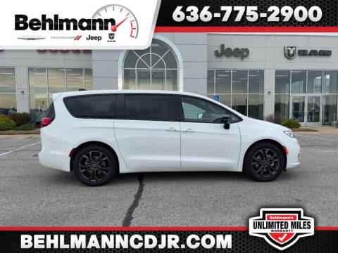 2026 Chrysler Pacifica Select