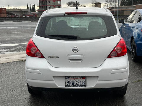 2010 Nissan Versa 1.8 S