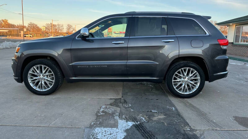 Used 2017 Jeep Grand Cherokee Summit with VIN 1C4RJFJT1HC762957 for sale in Mcpherson, KS