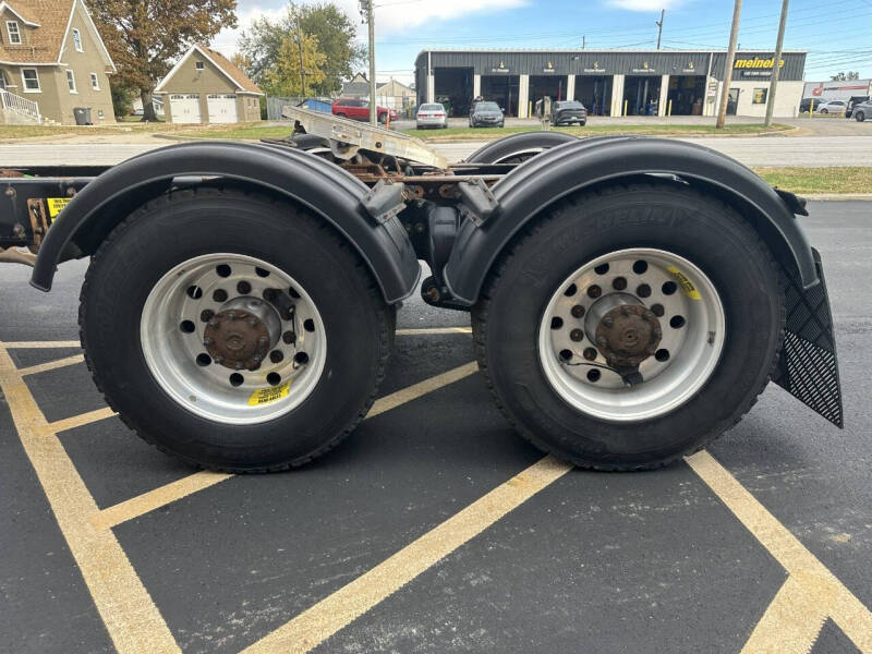 2016 Freightliner CASCADIA DAY CAB