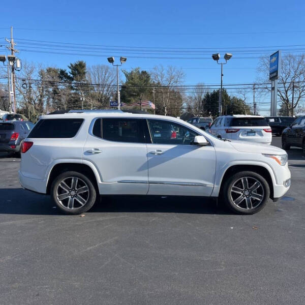 2017 GMC Acadia Denali photo 4