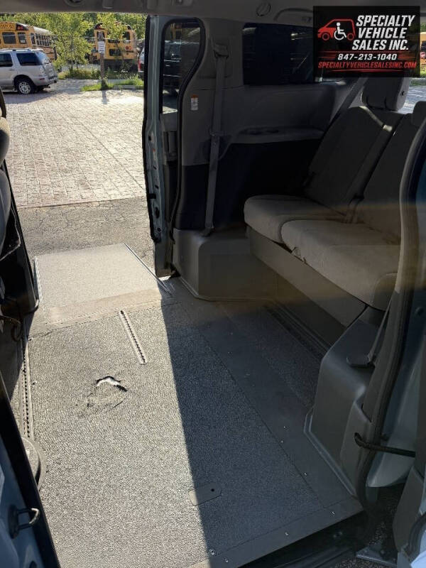 2015 Toyota Sienna LE Mobility 7-Passenger
