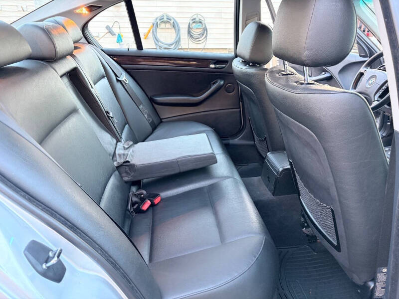 2004 BMW 3 Series 325xi