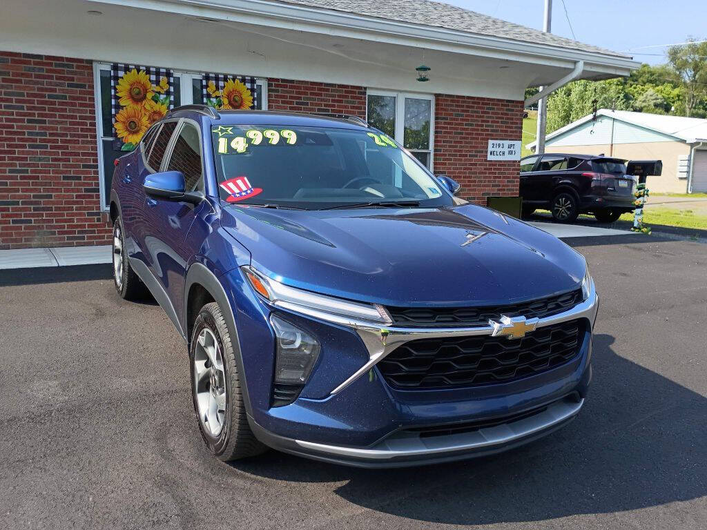 Blue 2024 Chevrolet Trax LT LT 4dr Crossover 9