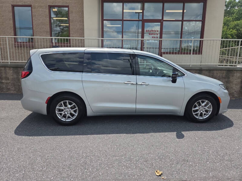 2024 Chrysler Pacifica Touring L