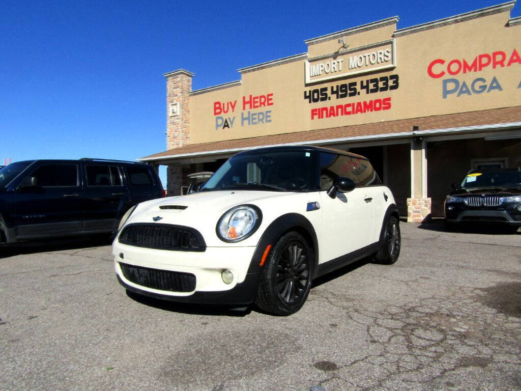 Off white 2010 MINI Cooper S S 2dr Hatchback 2