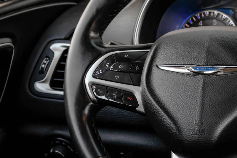 2017 Chrysler 200 Limited Platinum