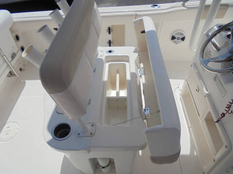 2017 Robalo R222