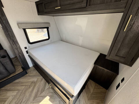 2022 Forest River Ozark 2700TH