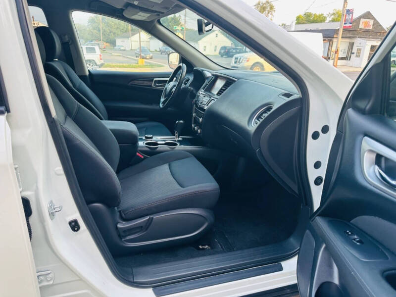 2017 Nissan Pathfinder SV