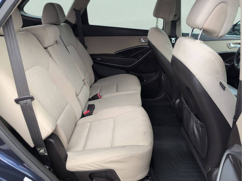 2017 Hyundai Santa Fe SE