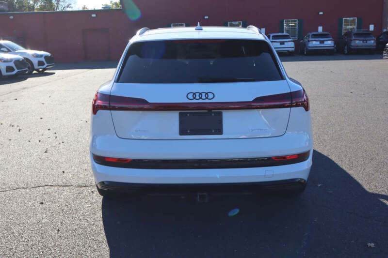 2021 Audi e-tron quattro Premium Plus