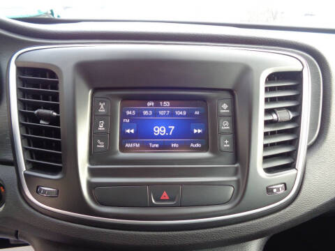 2016 Chrysler 200 LX