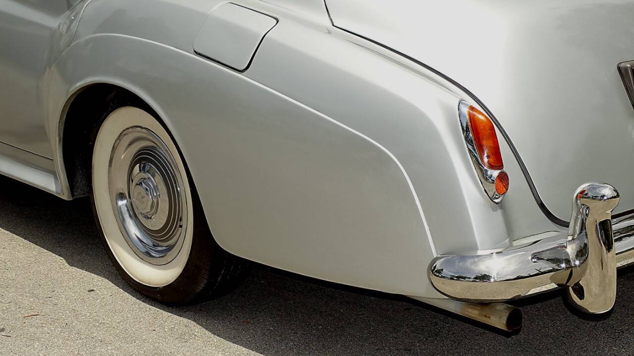 1957 Rolls-Royce Silver Cloud III 10