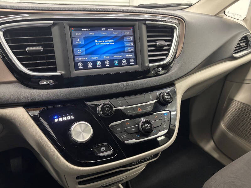 2021 Chrysler Voyager LX