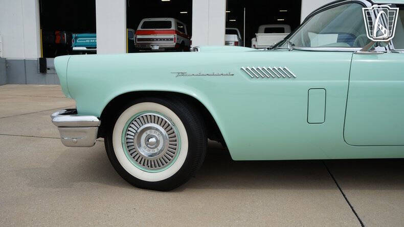 1957 Ford Thunderbird