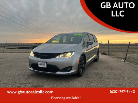 2018 Chrysler Pacifica for sale at GB AUTO LLC in Great Bend KS