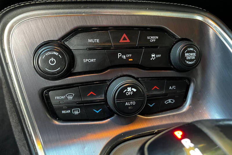 2018 Dodge Challenger SXT Plus