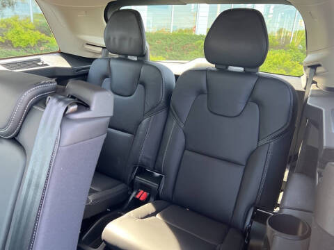 2023 Volvo XC90 Recharge T8 Ultimate Bright Theme 7P