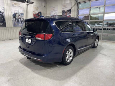 2017 Chrysler Pacifica Touring-L Plus