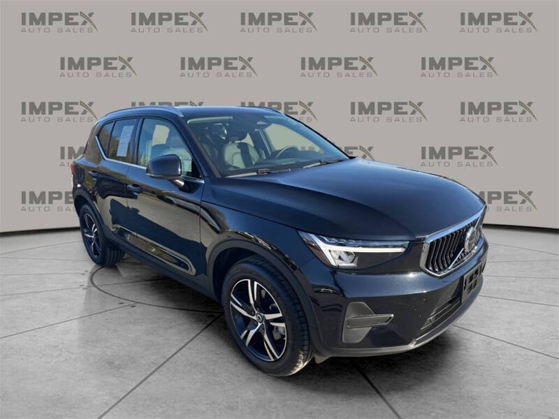 2025 Volvo XC40 B5 Core Bright Theme