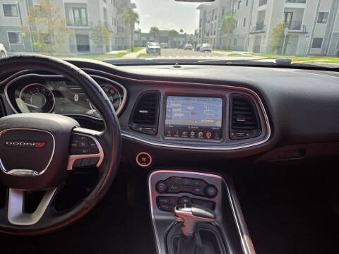 2015 Dodge Challenger SXT Plus