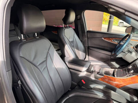 2019 Lincoln Nautilus Select