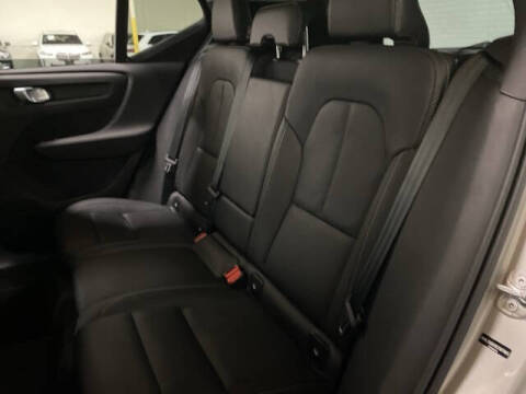 2025 Volvo XC40 B5 Plus Bright Theme