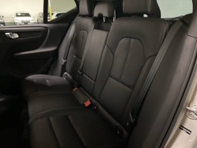 2025 Volvo XC40 B5 Plus Bright Theme