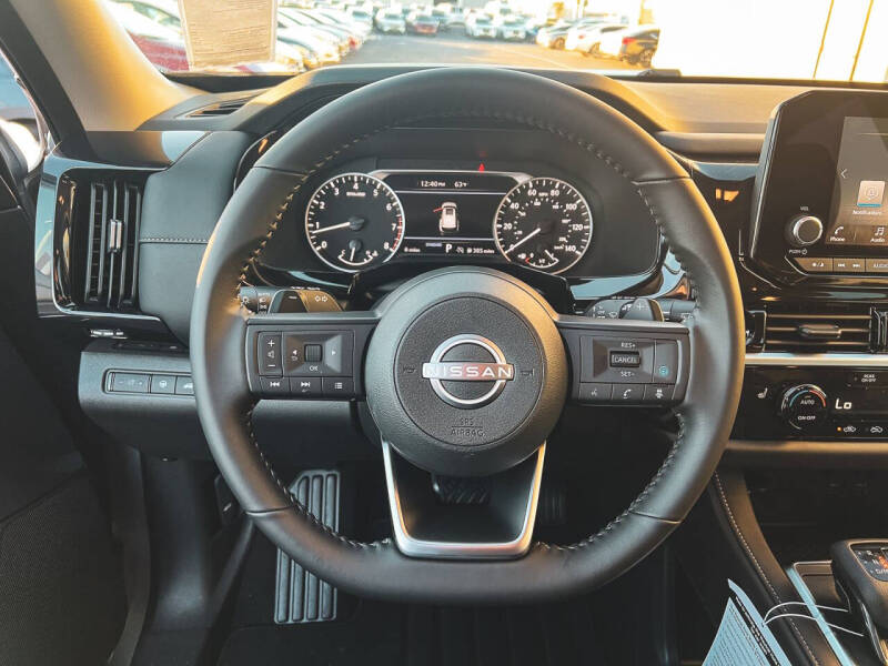 2025 Nissan Pathfinder SV