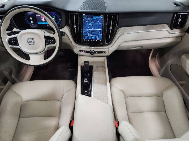 2023 Volvo XC60 Recharge T8 Plus Bright Theme