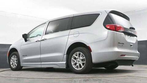 2024 Chrysler Voyager LX