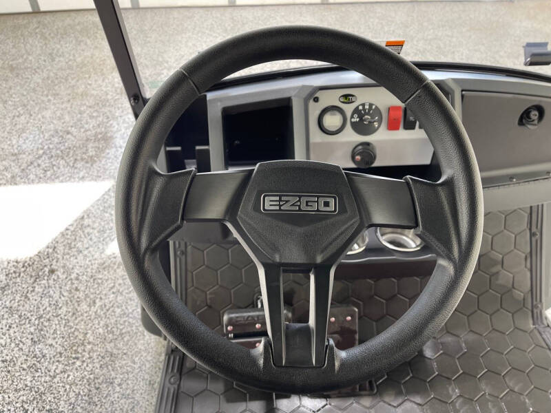 2025 E-Z-GO Express S4 ELiTE Lithium