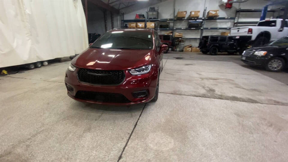 2021 Chrysler Pacifica for sale at Victoria Auto Sales in Victoria, MN