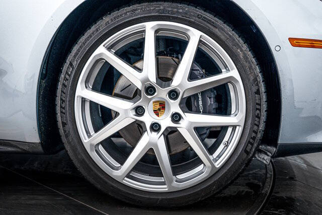 2025 Porsche Panamera 4