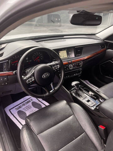 2017 Kia Cadenza Technology
