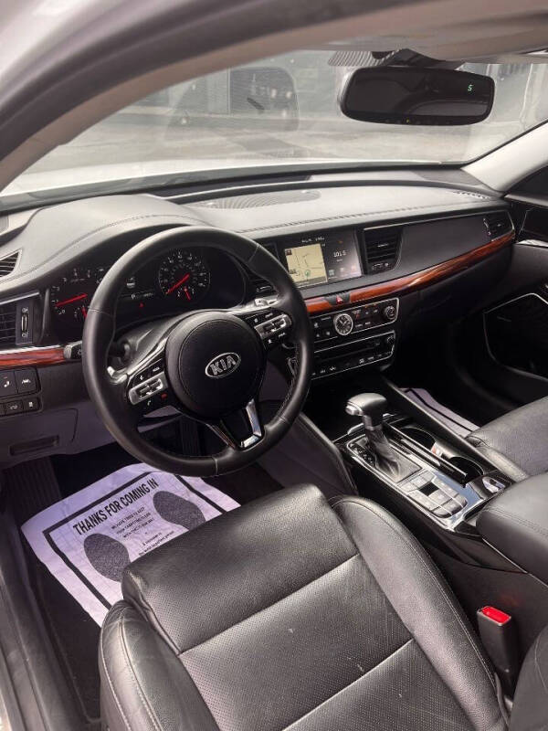 2017 Kia Cadenza Technology