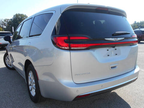 2026 Chrysler Pacifica Select