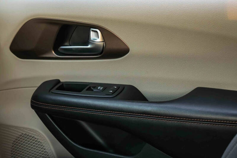 2019 Chrysler Pacifica L