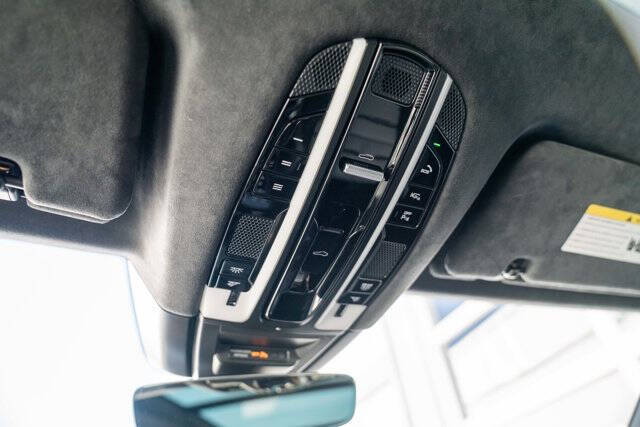 2022 Porsche Cayenne 36