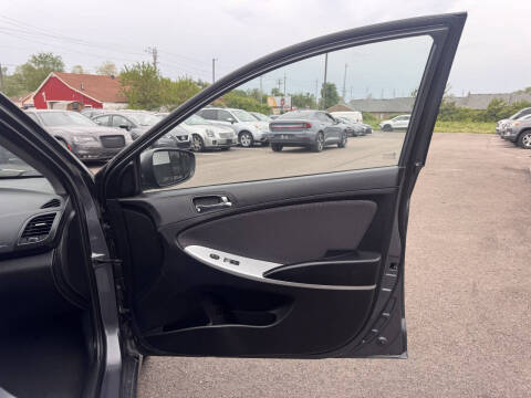 2013 Hyundai Accent SE