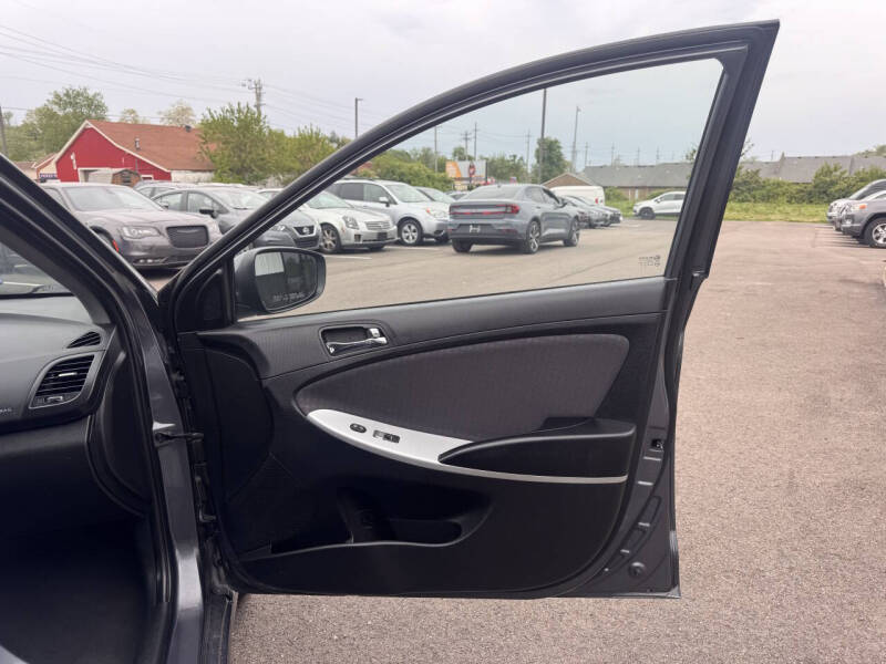 2013 Hyundai Accent SE