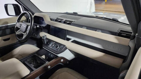 2020 Land Rover Defender 110 SE