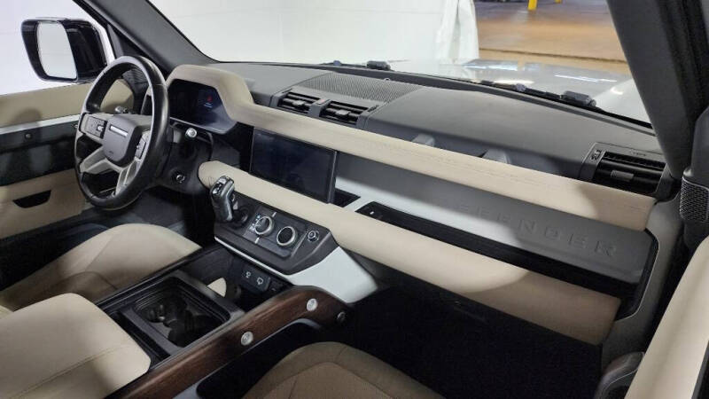 2020 Land Rover Defender 110 SE