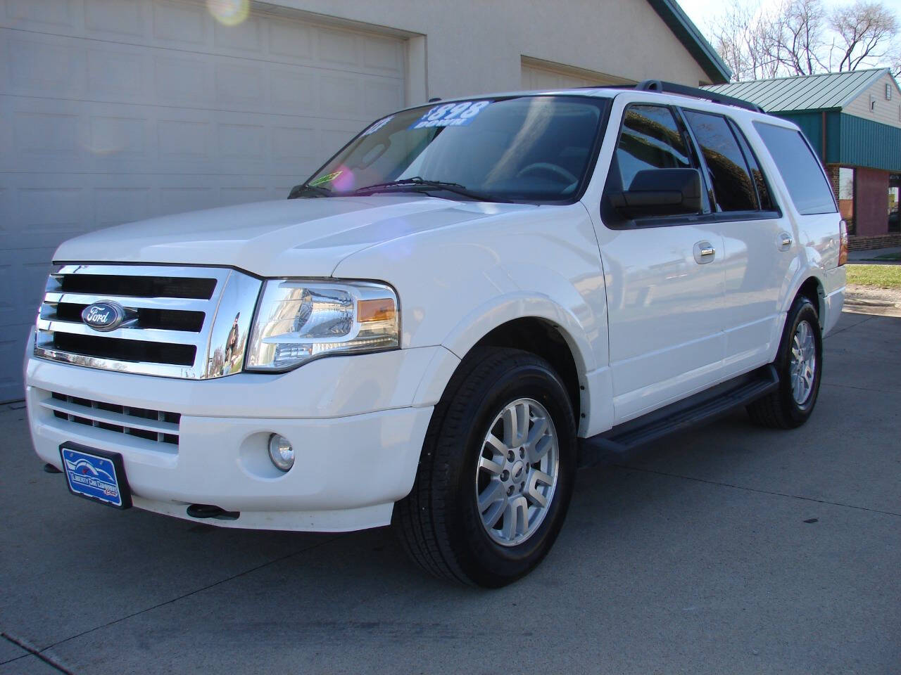 White 2011 Ford Expedition XLT 4x4 XLT 4dr SUV 2