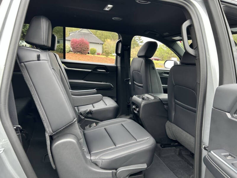 2025 GMC Acadia Elevation