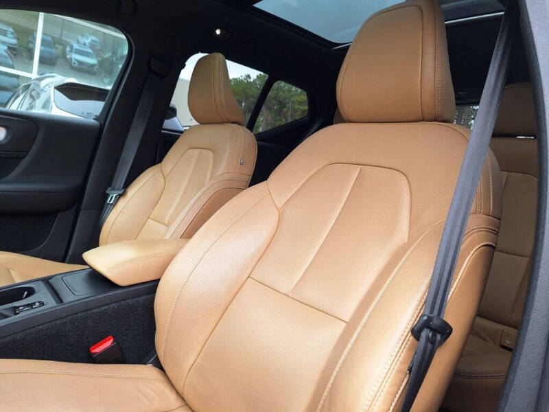 2019 Volvo XC40 T5 Momentum