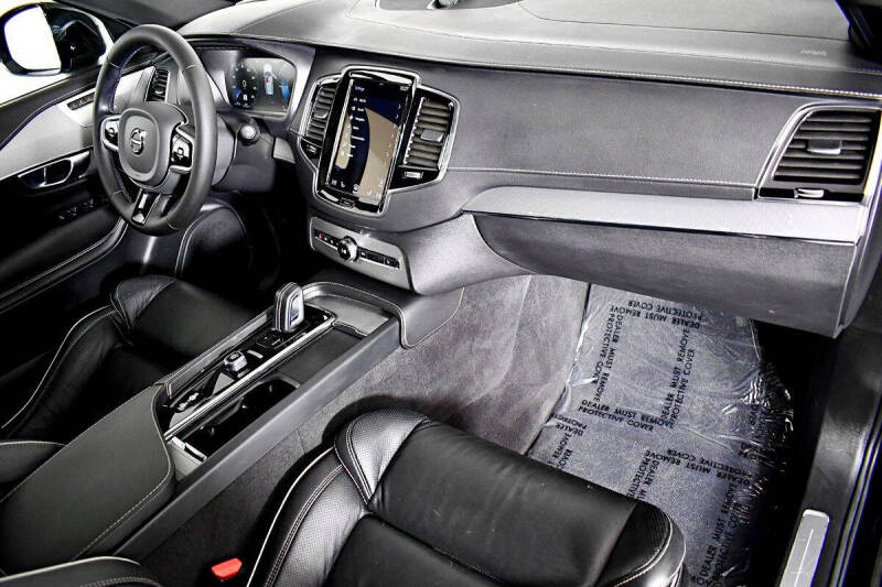 2022 Volvo XC90 Recharge T8 R-Design