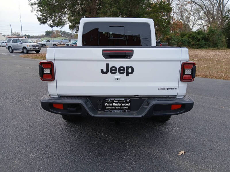 2025 Jeep Gladiator Sport