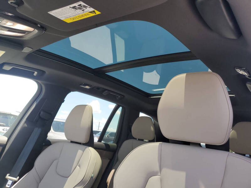 2025 Volvo XC90 B6 Plus Bright Theme 7P